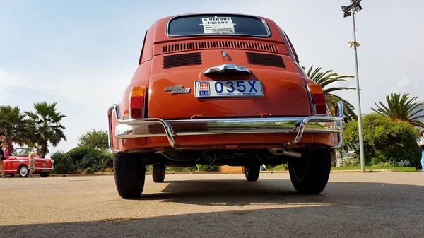 Velho Fiat 500 L Visão traseira — Fotografia de Stock