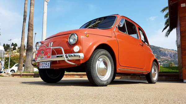 Velho Fiat Vermelho 500 L — Fotografia de Stock