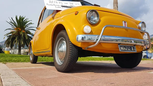 Vintage Yellow Fiat 500 — Stock Photo, Image