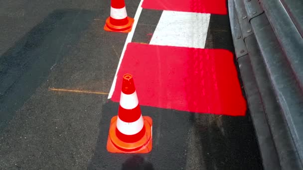 Textuur Van Race Asfalt Gebogen Curb Met Traffic Cones Monaco — Stockvideo