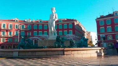 Nice, Fransa - 5 Aralık 2017: Fontaine Du Soleil (güneş Çeşmesi), Apollo heykelinin yer Massna güzel, Fransız Riviera - 4 k Video