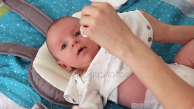 Erkek bebek soy. 1 aylık bebek yakışıklı değiştirilmesi hakkında yalan