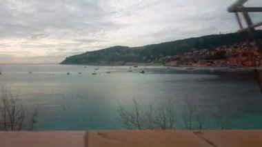 Hareketli Bir Fransız Treni Penceresinden Akdeniz Ve Villefranche-Sur-Mer Güzel Görünümü, Fransız Rivierası - 4k Video