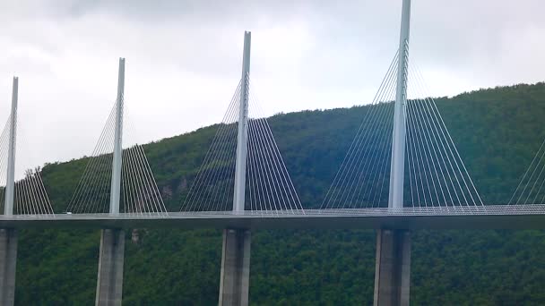 Millau Frankreich Mai 2017 Seitenansicht Der Höchsten Schrägseilbrücke Frankreichs Das — Stockvideo
