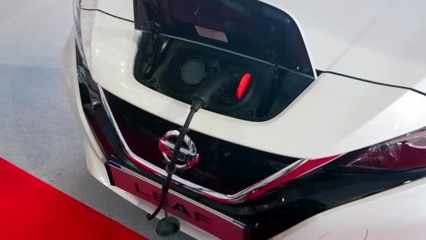 Мбаппе Карло Монако Февраля 2018 Года Зарядка Nissan Leaf Зарядной — стоковое видео