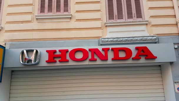 Monte Carlo Monako Lutego 2018 Firma Honda Logo Ścianie Sklepu — Wideo stockowe