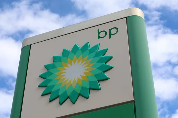 ガソリン スタンドで bp 記号 — ストック写真