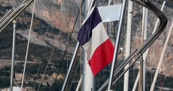 Bandeira Francesa Tricolor Voando Popa Barco Mar Mediterrâneo Close View — Vídeo de Stock