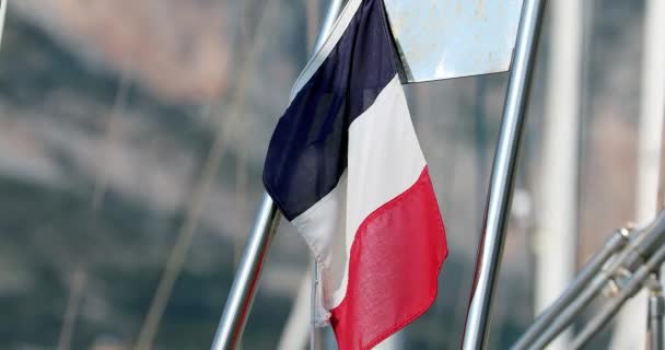 Drapeau Français Tricolore Volant Poupe Bateau Sur Mer Méditerranée Vue — Video