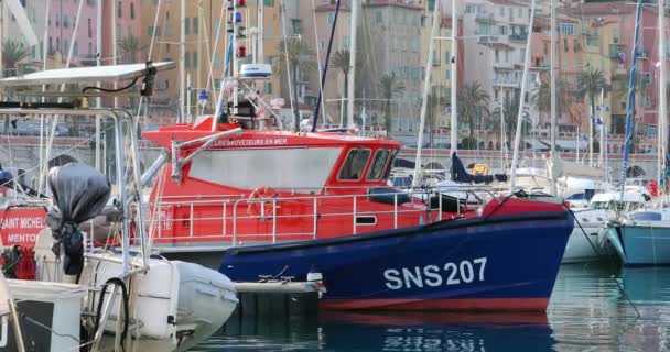 Menton France Mars 2018 Des Sauveteurs Mer Mouillent Sur Port — Video