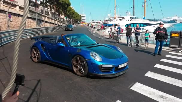 Monte Carlo Mónaco Abril 2018 Hombre Conduciendo Stinger Gtr Porsche — Vídeo de stock