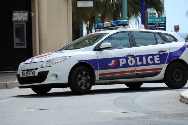Fransız hızlı şehir merkezinde araba araba polis