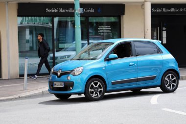 Mavi Renault Twingo 3