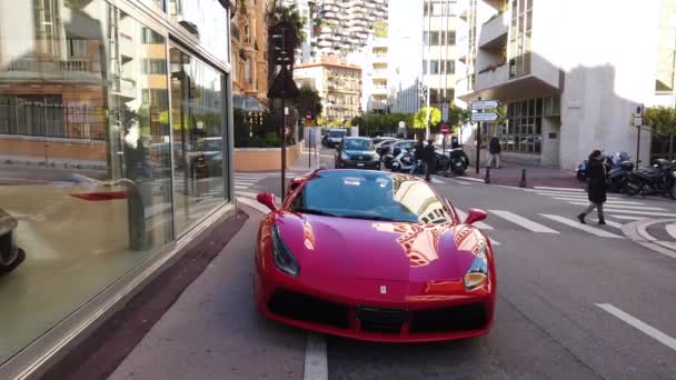Condamine Mónaco Diciembre 2019 Man Driving Beautiful Red Ferrari 488 — Vídeo de stock