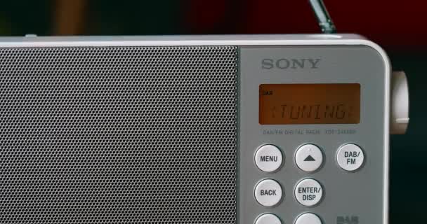 Paříž Francie Prosince 2019 Sony Radio Dab Portable Displej Digitálním — Stock video