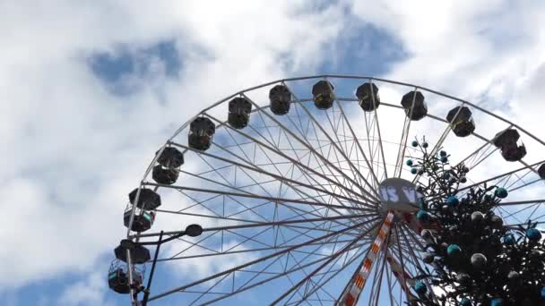 Condamine Monaco Dicembre 2019 Ruota Panoramica Gigante Dietro Albero Natale — Video Stock