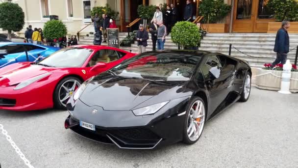 Monte Carlo Mónaco Diciembre 2019 Dos Lujosos Superdeportivos Italianos Estacionados — Vídeo de stock