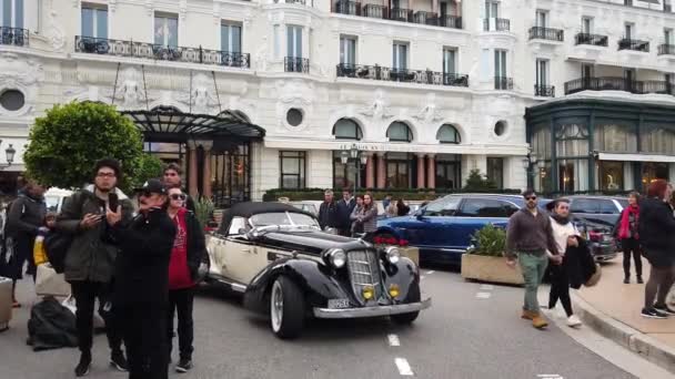 Монте Карло Монако Декабря 2019 Года Человек Рулем Винтажного Автомобиля — стоковое видео