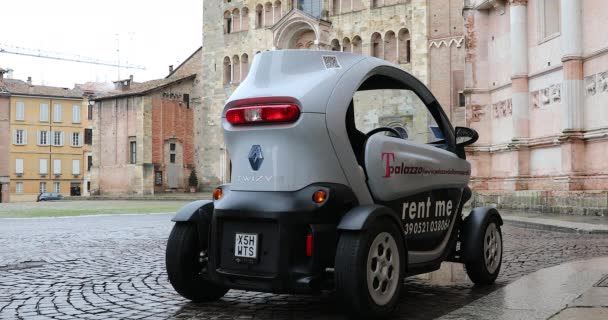 Парма Италия Января 2020 Года Французский Городской Автомобиль Renault Electric — стоковое видео