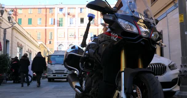 イタリア 2020年2月7日 カラビニエリ アプリリア カポナード1200 Absバイク 限定版25警察オートバイ レモ通りで駐車 イタリア ヨーロッパ — ストック動画