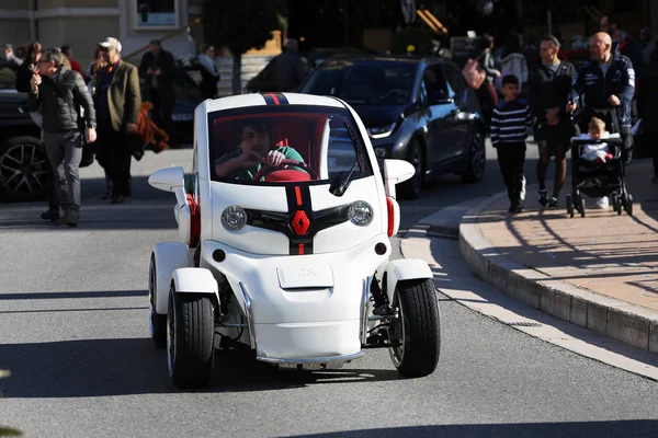 Monte Carlo Mônaco Março 2019 Jovem Dirigindo Luxuoso Renault Twizy — Fotografia de Stock