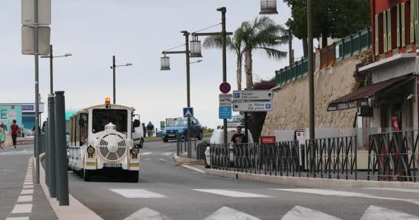 Nice France May 2019 Man Driving White Tourist Train Promenade — Αρχείο Βίντεο