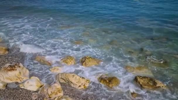 Sea Waves Washing Rocks Beach Uhd 76804320 — стоковое видео