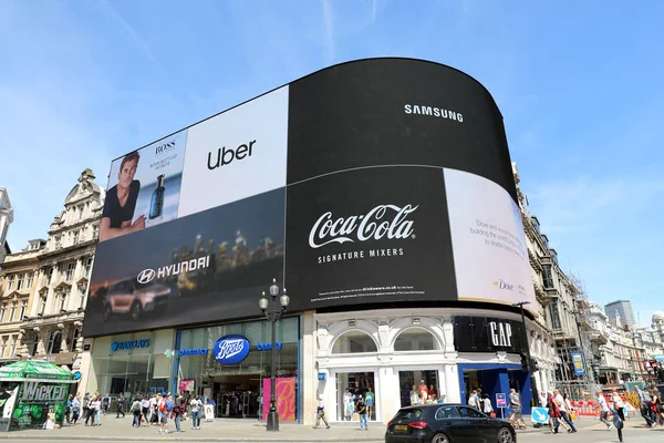 London Inggris Juni 2019 Sirkus Piccadilly Terkenal New Electronic Advertising Stok Lukisan  