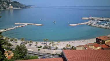 8K Sablettes Sahili Hava Görüntüsü (Plage des Sablettes) Fransız Riviera, Alpes Maritimes, Fransa, Avrupa - 8K UHD (76804320))