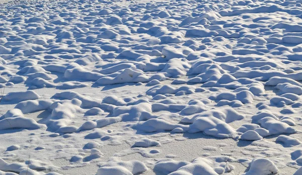 Hügelige Weiße Schneewehe Oberfläche Auf Boden Foto Textur Hintergrund — Stockfoto