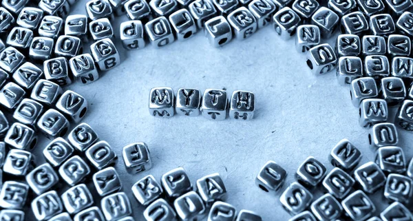 Mito Palavra Feita Com Cubos Metal Superfície Azul — Fotografia de Stock