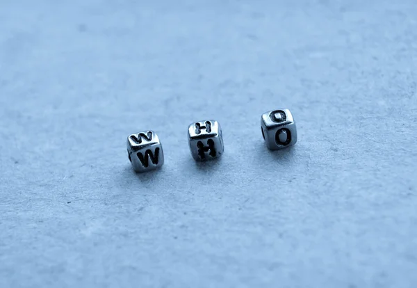 Palavra Que Fez Com Cubos Metal Superfície Azul — Fotografia de Stock