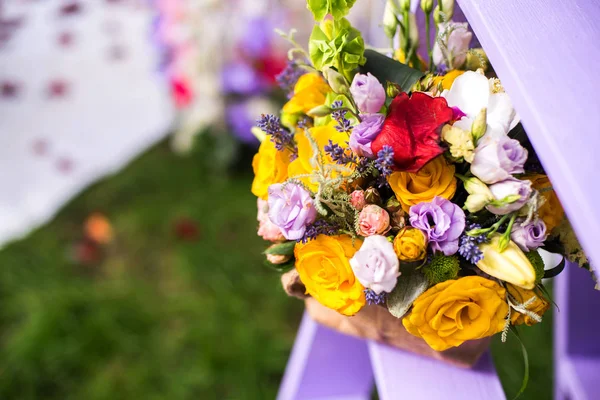 Luxusní svatební hostinu. Detailní záběr z krásné květiny — Stock fotografie