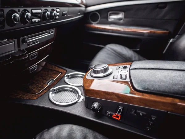 Interiör bild av bil med lädersalong. — Stockfoto