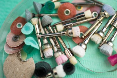 Modern makine aletleri çeşitli endodontik işaretleme