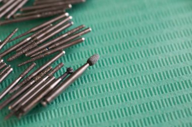 Modern makine aletleri çeşitli endodontik işaretleme