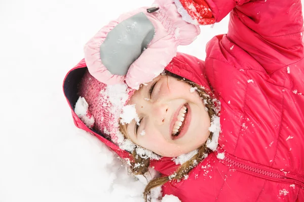 Chica juguetona con trenzas jugando en la primera nieve — Foto de Stock