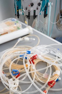 Kan tüpleri ile Hemodiyaliz makine içinde belgili tanımlık geçmiş