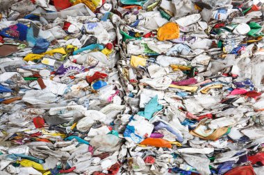 Sıralanmış plastik atık yığını