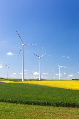 Rüzgar türbinleri iplik ile rüzgar çiftliği