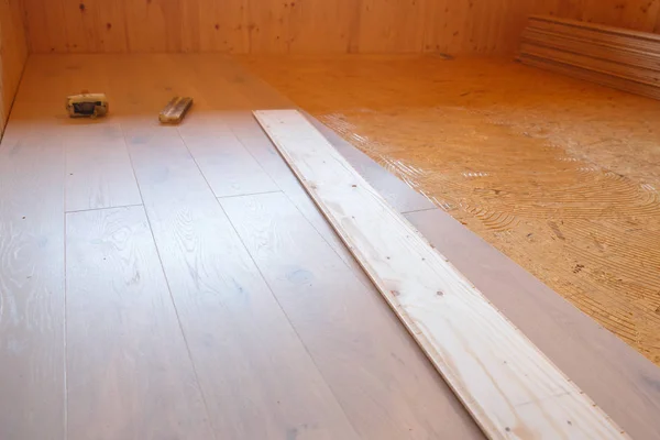 Laying of new parquet flooring in progress — Stock Photo, Image