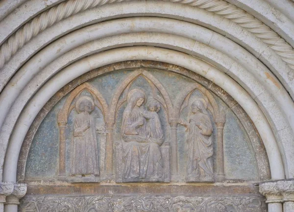 Katedral girişinde detay