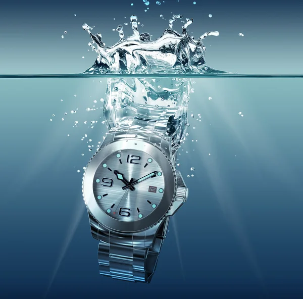 물에 빠지는 beautifull 시계 — 스톡 사진