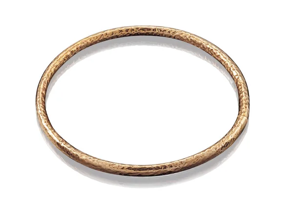 Золотой браслет изолирован на белом — стоковое фото