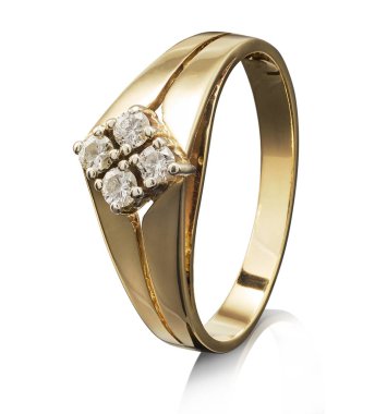 Beyaz arka plan üzerinde izole değerli taş ile altın yüzük