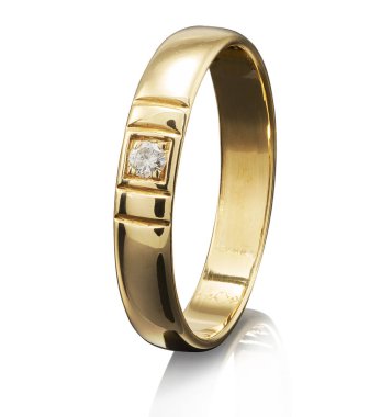 Beyaz arka plan üzerinde izole değerli taş ile altın yüzük