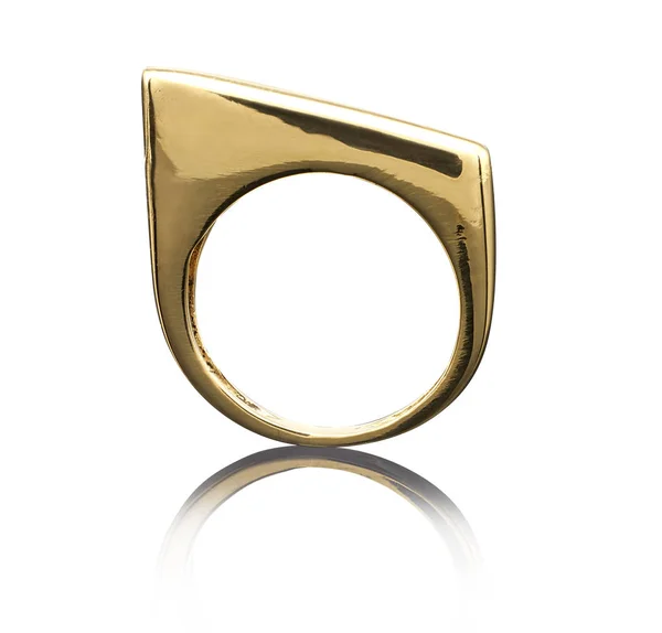 Belo anel dourado isolado no fundo branco — Fotografia de Stock