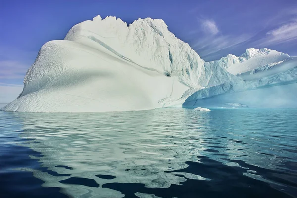 Iceberg floating in greenland fjord — Stock Photo, Image