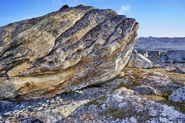 Giant rock i Grönland fjord — Stockfoto