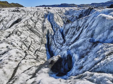 İzlanda yaz aylarında buzul erime